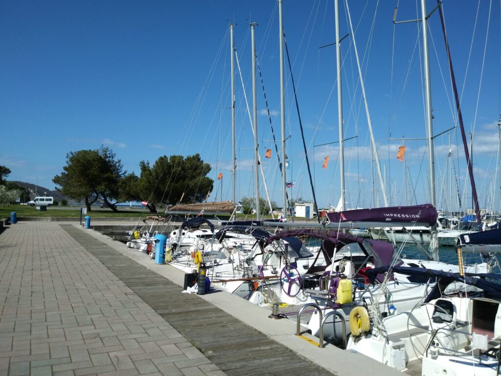 Yachtcharter.si - Segelboot mieten in Izola in Slowenien und Segelurlaub an der Adria