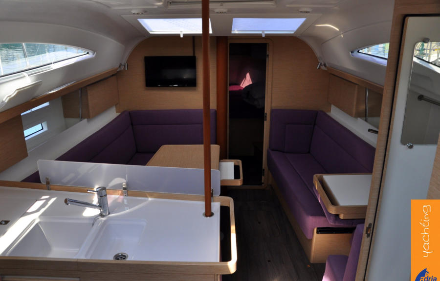 Salon von Elan Impression 40 Orca I zum vermieten in Izola in Slowenien