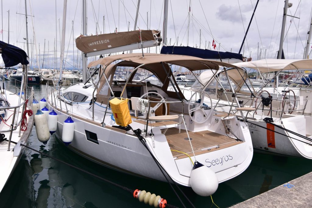 Elan Impression 40 Seegras zum vermieten in Izola in Slowenien