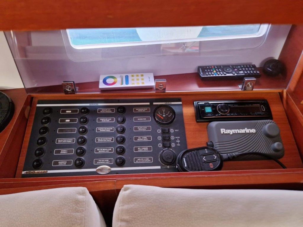 Navigationstabele von Dufour 350 Grand Large JoyAS zu mieten in Izola in Slowenien
