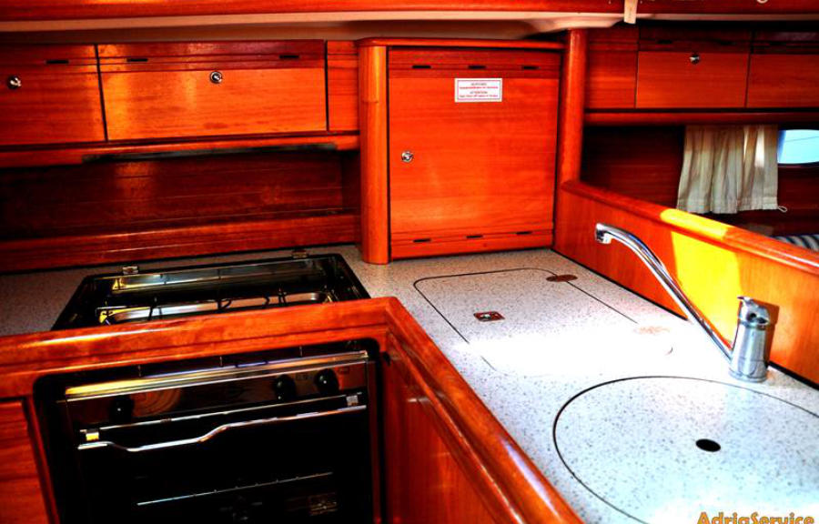 Galley in Bavaria 33 Cruiser Small AS for charter in Izola in Slovenia