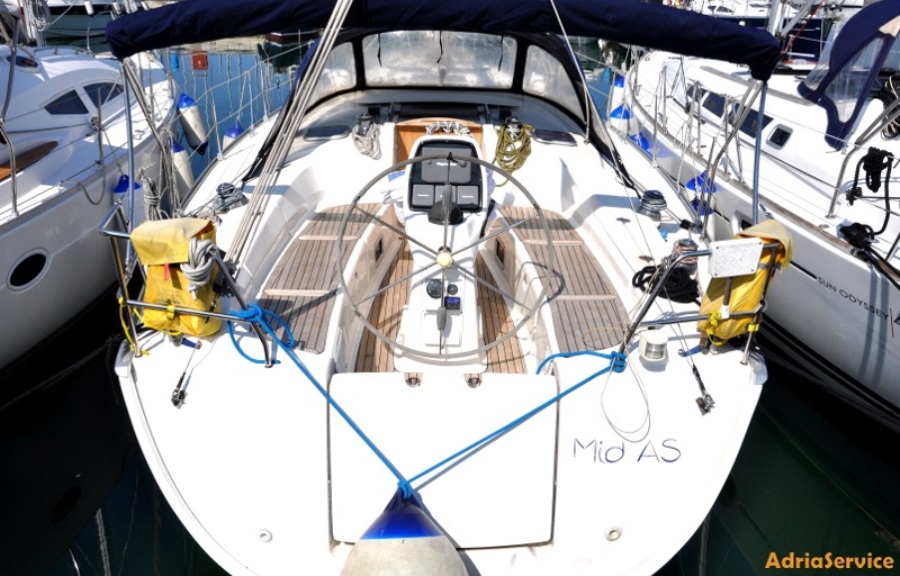 Cockpit of Bavaria 38 Cruiser Mid AS for charter in Izola in Slovenia