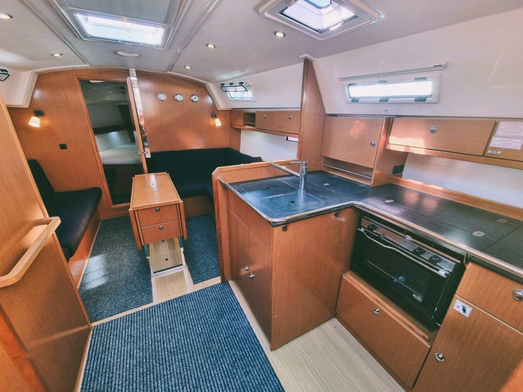 Saloon in Bavaria Cruiser 36 Eleven for charter in Izola in Slovenia