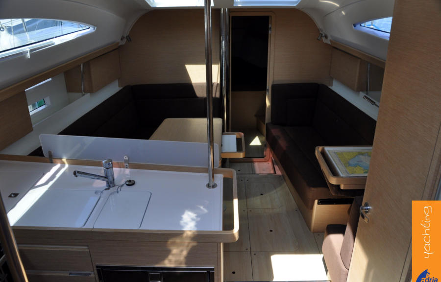 Saloon in Elan Impression 40 Hope E for charter in Izola in Slovenia