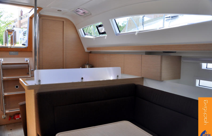 Saloon in Elan Impression 40 Hope E for charter in Izola in Slovenia