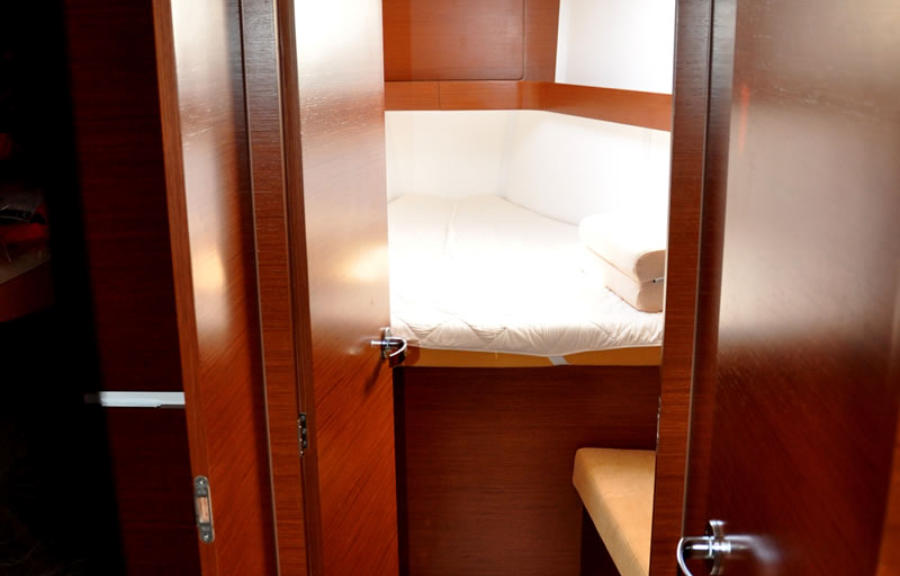 Forward cabin in Elan 444 Impression Beauty AS for charter in Izola in Slovenia