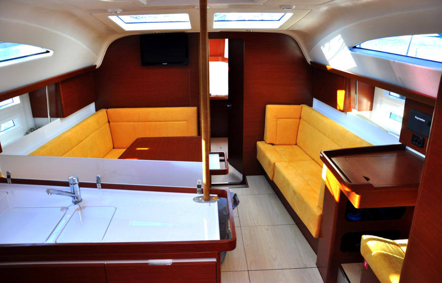 Saloon in Elan 444 Impression Beauty AS for charter in Izola in Slovenia