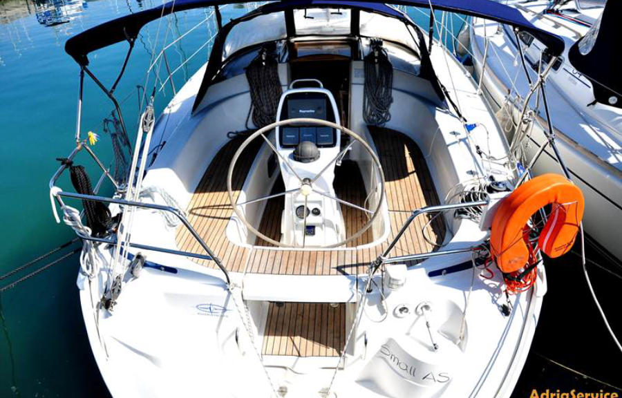 Cockpit of Bavaria 33 Cruiser Small AS for charter in Izola in Slovenia