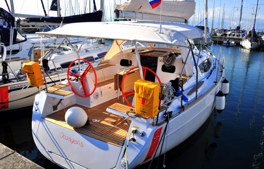 Jadrnica Elan 354 Impression Orange AS v Marini Izola v Sloveniji