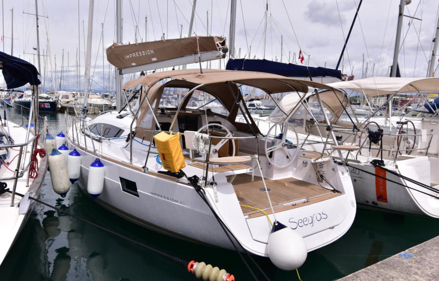 Jadrnica Elan Impression 40 Seegras v Marini Izola v Sloveniji